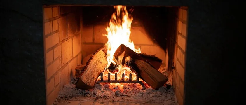 Logs burning in a clean firebox